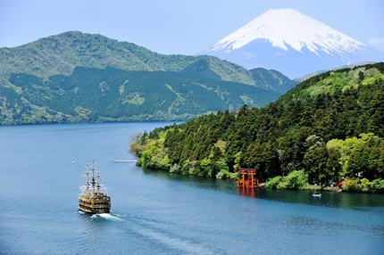 Cruising on Lake Ashi