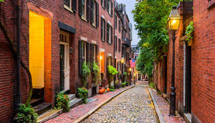 Acorn Street in Boston, Massachusetts, USA