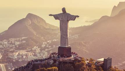 People viewing Christ the Redeemer on Corcovado Hill