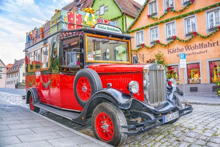 A red vintage in front of Käthe Wohlfahrt