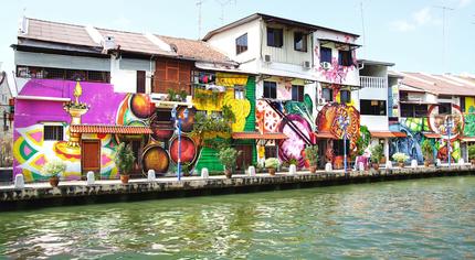 shu-Malaysia-Malaka-Street-Art-on-Buildings-372469477-430x246